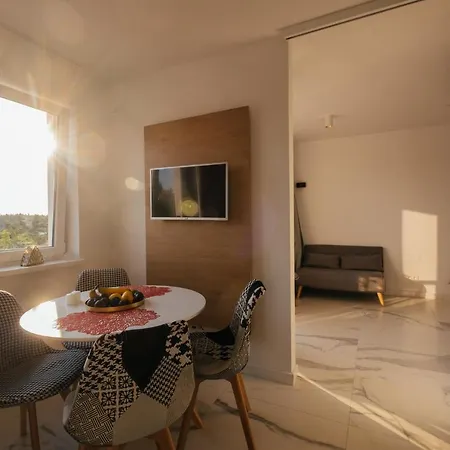 Apartment Bluemint Debina Przy Plazy